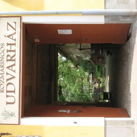 Rozmaringos Udvarhaz 2* Dunafoldvar